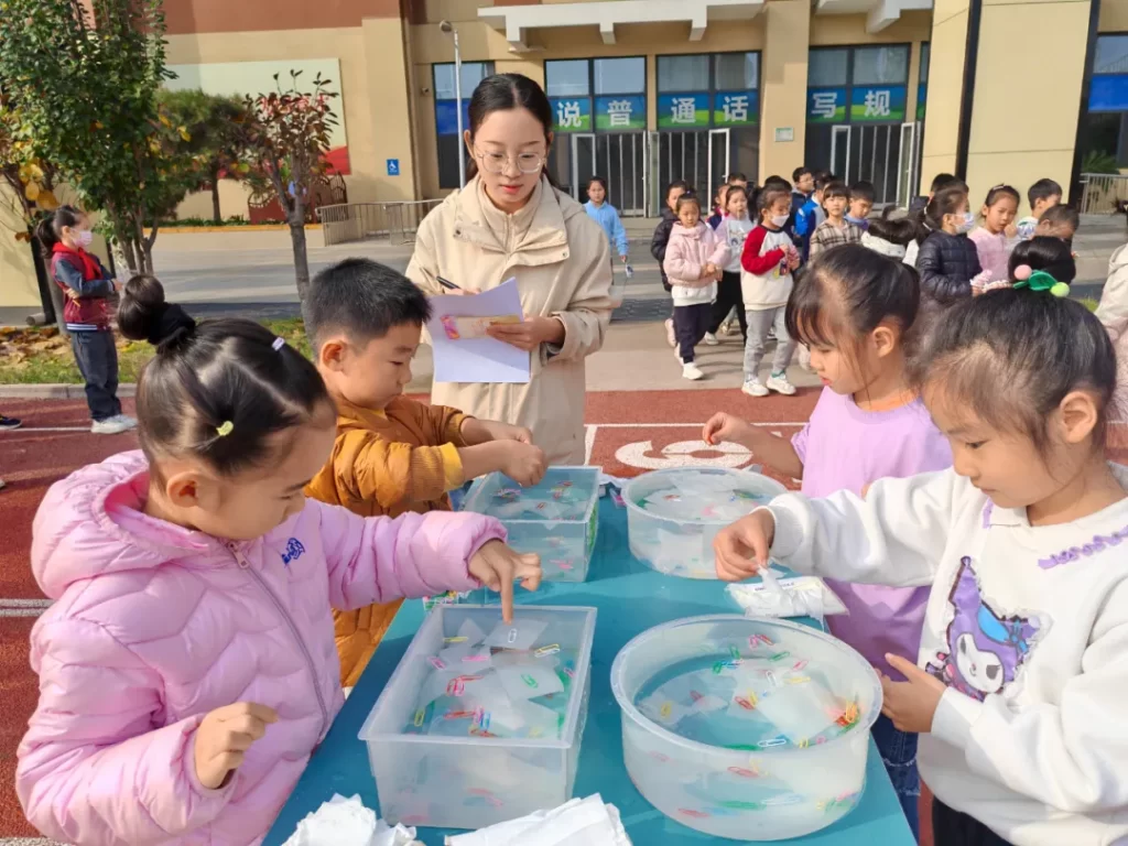 高新区昆仑大街小学举办“ 创想未来 科技筑梦”科技节游园赛活动插图1